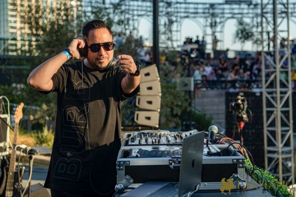 14 Kamyar at Grand Performances 2022