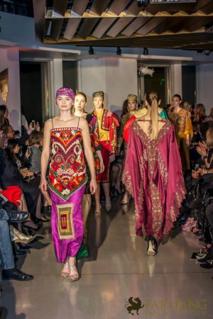shahla dorriz iranian cultural runway 061