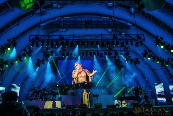 googoosh at the hollywood bowl 075