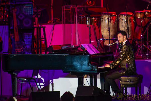 googoosh at the hollywood bowl 092