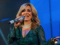 googoosh at the hollywood bowl 121